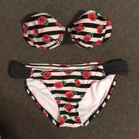 Pin Up /Rockabilly Rose Bikini - Picture 1 of 1